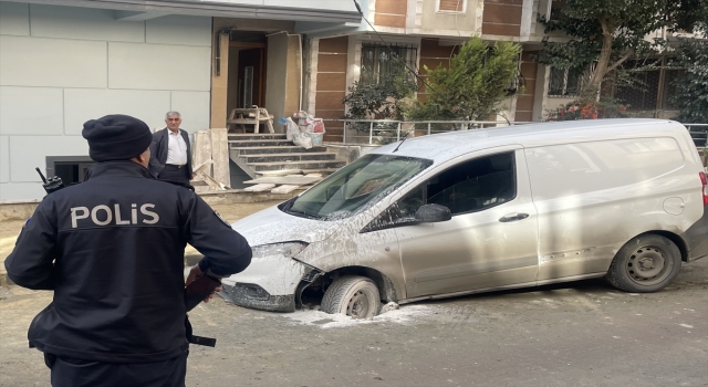 İstanbul’da çöken yola düşen aracın sürücüsü yaralandı