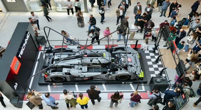 Lego Technic Peugeot 9x8 24h Le Mans Hybrid Hypercar, Akasya’da vitrine çıktı