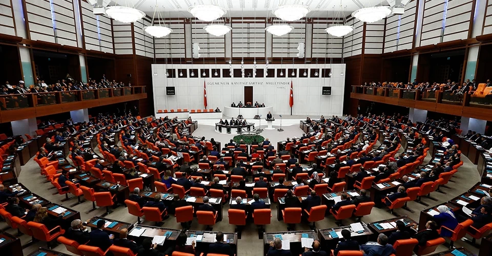 AK Parti, torba yasa teklifini Meclis’e sundu