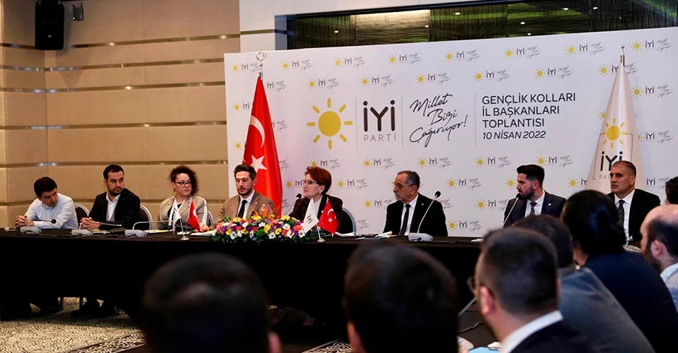 Meral Akşener, İYİ Parti İl Gençlik Kolları başkanları ile buluştu