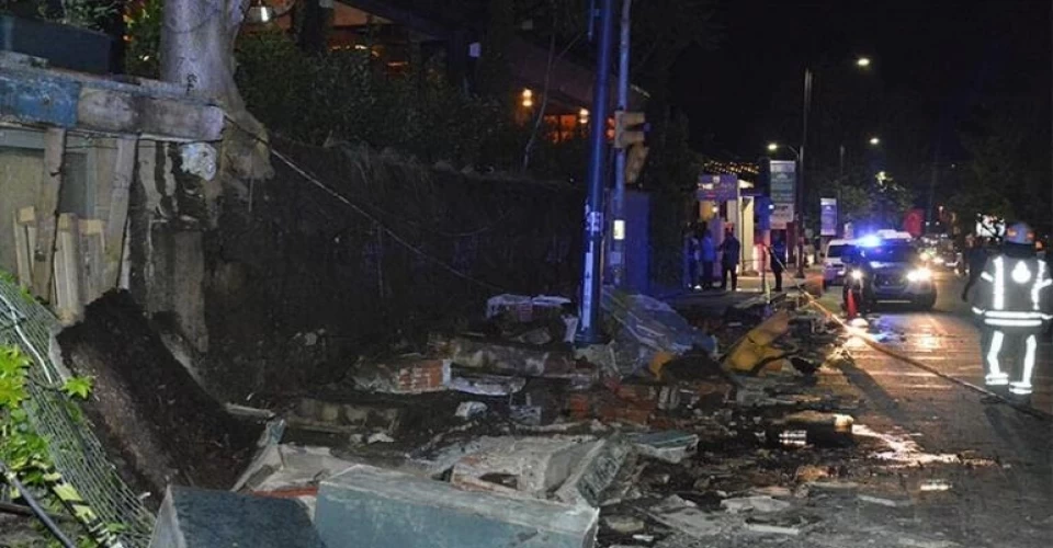 İstanbul’da lüks restoranın istinat duvarı çöktü!