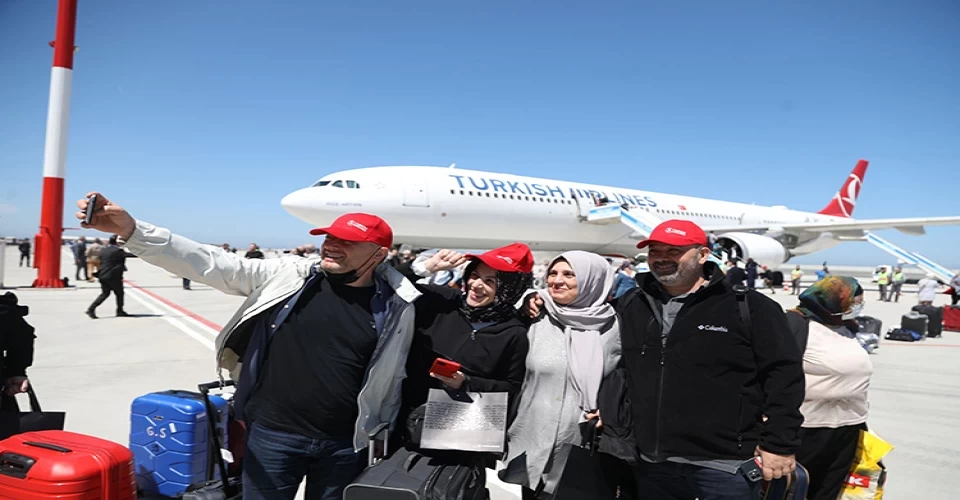 Rize-Artvin Havalimanı’na ilk yolcu uçağı iniş yaptı