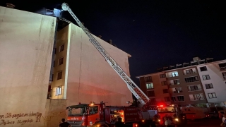 Tunceli’de apartmanın çatısında çıkan yangın hasara neden oldu