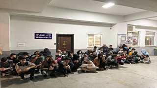 Marmaris’te bir apartta 85 düzensiz göçmen yakalandı