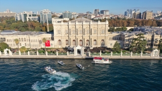 Dolmabahçe Sarayı önünde dalış yapan dalgıçlar su altında Atatürk posteri açtı