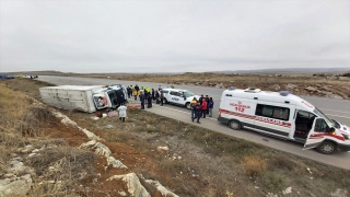 Sivas’ta devrilen kamyondaki bir kişi öldü