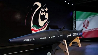 İran ilk ”hipersonik” balistik füzesini tanıttı