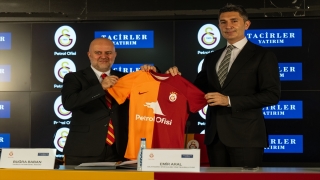 Galatasaray Petrol Ofisi Kadın Futbol Takımı ile Tacirler Yatırım arasında sponsorluk anlaşması yapıldı