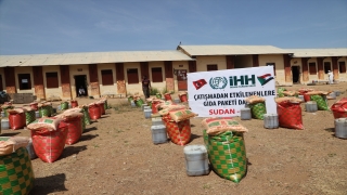 İHH’dan Sudanlı savaş mağdurlarına gıda desteği 