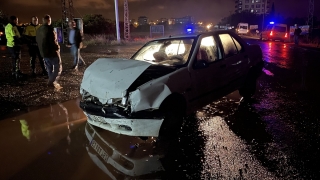 Şanlıurfa’da iki otomobilin çarpıştığı kazada 9 kişi yaralandı