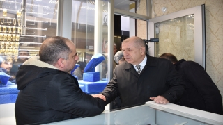 Zafer Partisi Genel Başkanı Özdağ, Aksaray’da esnafı ziyaret etti