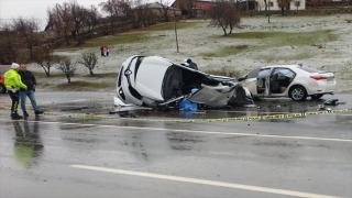 Bingöl’de iki otomobilin çarpıştığı kazada, 1 kişi öldü, 4 kişi yaralandı