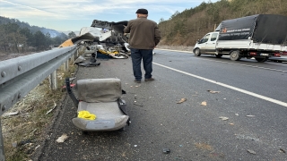 Bolu’da kamyon ile minibüsün çarpıştığı kazada 1 kişi öldü, 4 kişi yaralandı