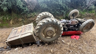 İzmir’de devrilen traktörün sürücüsü öldü