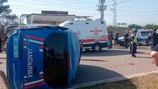 Adana’da jandarma minibüsü, otomobille çarpıştı: 2 asker şehit