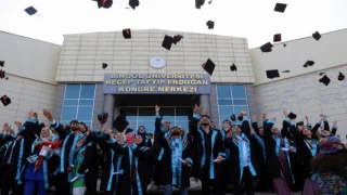 Bingöl Üniversitesi’nde mezuniyet coşkusu