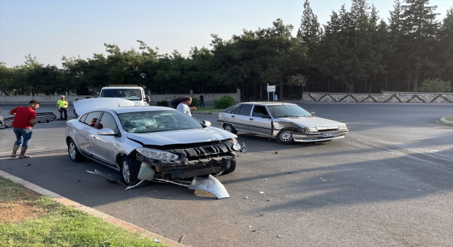 Kahramanmaraş’ta iki otomobilin çarpıştığı kazada 2 kişi yaralandı