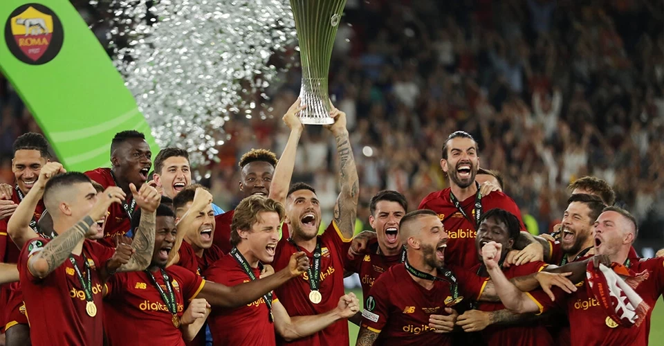 Roma, Konferans Ligi’nin ilk şampiyonu oldu